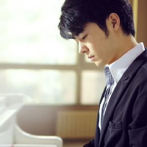 日本人玩胸吃乳30分钟
